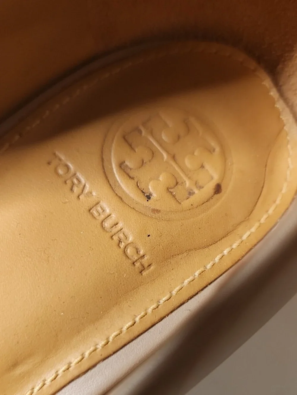 Tory Burch Taupe Leather Logo Medallion Claire Pumps Size 6.5